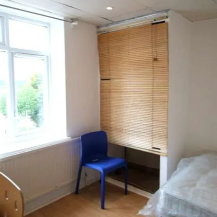 Image 3 - 125-151 Frensham Drive, London, SW15 3ED, United Kingdom - Apartment for rent
