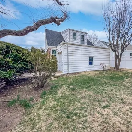 Image 9 - 377 Foch Boulevard, Village of Mineola, North Hempstead, NY 11501, USA - House for sale