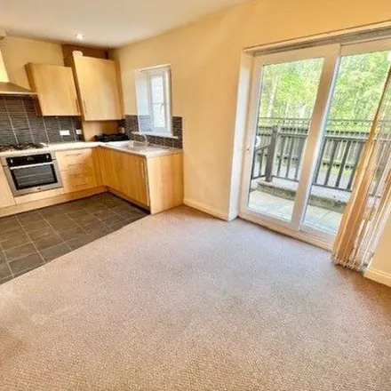Rent this 3 bed townhouse on Brackenhill Mews in Bradford, BD7 4HN
