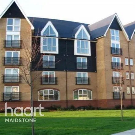 Rent this 2 bed apartment on Scotney Gardens in Maidstone, ME16 0GR