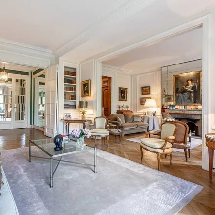 Rent this 2 bed apartment on Paris