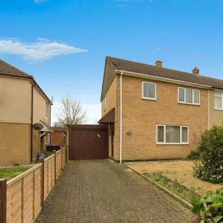 Buy this 3 bed duplex on 134 Macaulay Square in Great Shelford, CB22 5AG