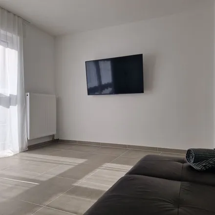 Rent this 3 bed apartment on Föhrenweg 3 in 65205 Delkenheim, Germany