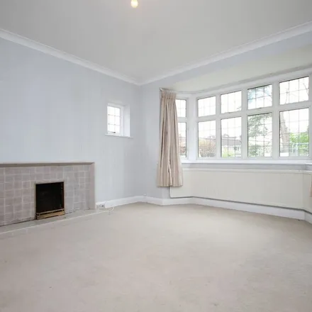 Rent this 4 bed apartment on Leatherhead Road in Ashtead, KT21 2TW