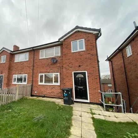 Rent this 5 bed house on Ring Road Beeston in Churwell, LS11 8EN