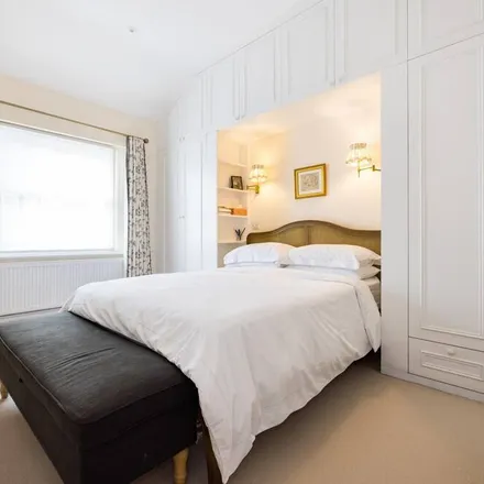 Rent this 3 bed apartment on London in SW11 4PS, United Kingdom