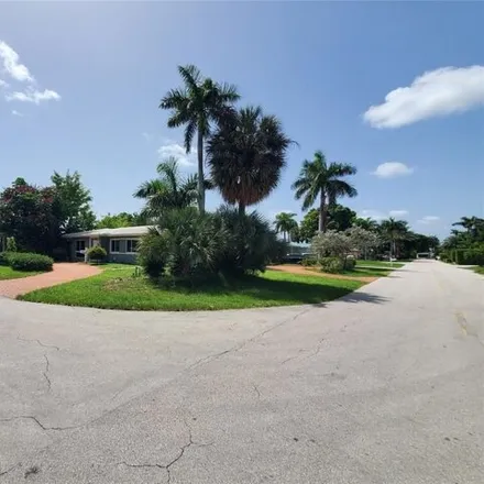 Image 1 - 282 Trade Winds Avenue West, Lauderdale-by-the-Sea, Broward County, FL 33308, USA - House for sale