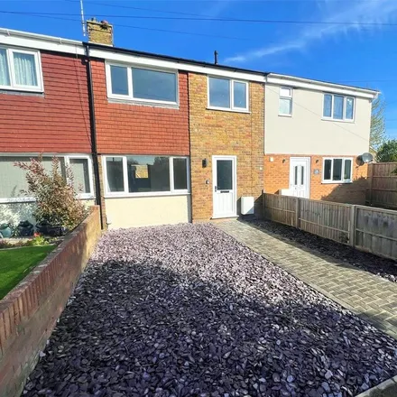 Rent this 3 bed townhouse on Cambrian Walk in Fareham, PO14 1JP