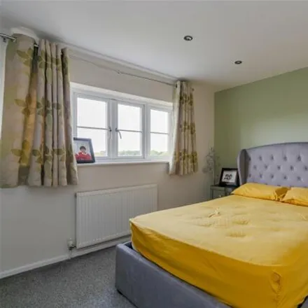 Image 8 - Finches Rise, Guildford, GU1 2UW, United Kingdom - Duplex for sale