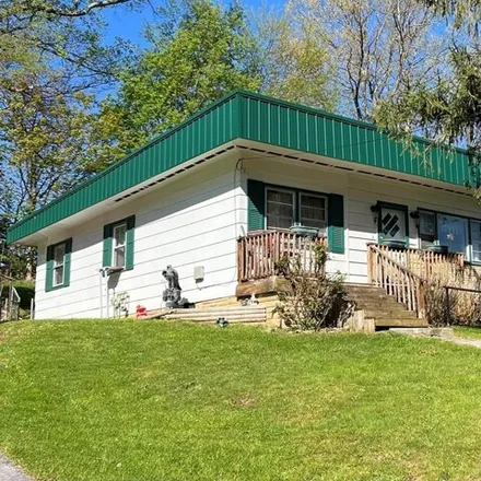 Buy this 2 bed house on 2656 Jefferson Drive in Bluefield, WV 24701