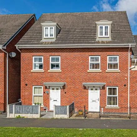 Buy this 3 bed townhouse on Maine Gardens in Chapelford, Warrington