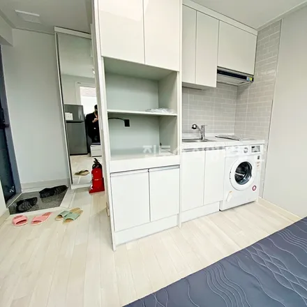Rent this studio apartment on 서울특별시 마포구 염리동 27-132