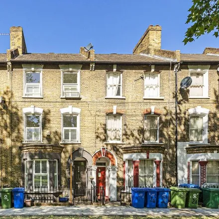 Rent this 4 bed house on Cheques Cashed in Camberwell Road, London