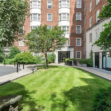 Image 4 - Cranmer Court, 1-67, 110A, 147-245;111-146 Whitehead's Grove, London, SW3 3HB, United Kingdom - Apartment for sale