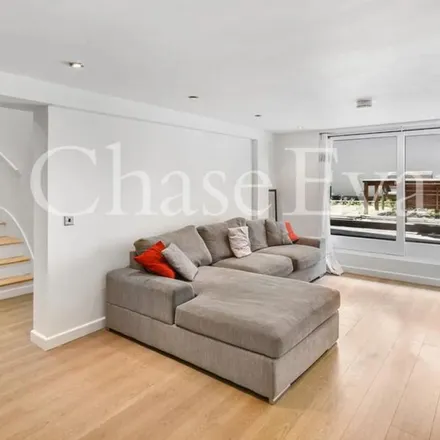 Image 1 - Myrdle Court, Myrdle Street, St. George in the East, London, E1 1HQ, United Kingdom - Apartment for rent