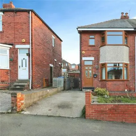 Buy this 3 bed duplex on Houstead Road in Sheffield, S9 4BY