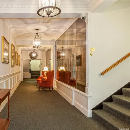 Image 3 - 360 Stewart Ave Apt 3d, Garden City, New York, 11530 - Apartment for sale