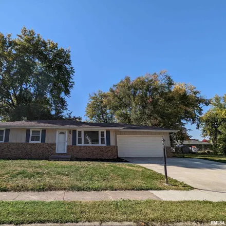Buy this 5 bed house on 113 North Hazel Street in Chillicothe, Peoria County