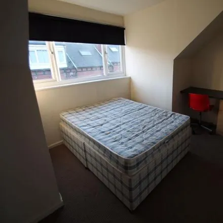 Image 3 - Back Ashville Road, Leeds, LS6 1NA, United Kingdom - House for rent