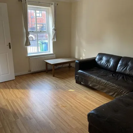 Image 5 - 200 Greenheys Lane West, Manchester, M15 5AF, United Kingdom - Townhouse for rent