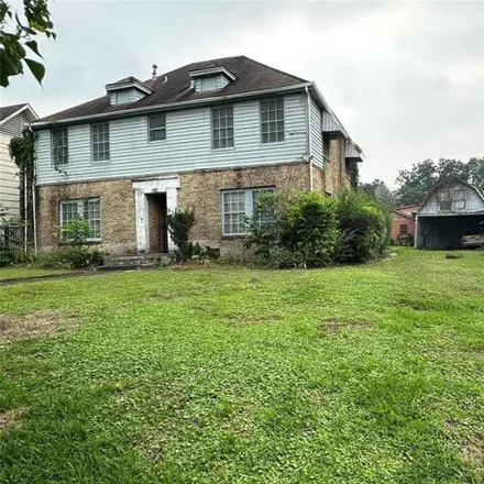 Buy this 3 bed house on 3418 Southmore Boulevard in Houston, TX 77004