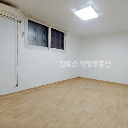 Rent this studio apartment on 서울특별시 서초구 반포동 721-8