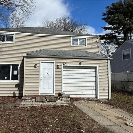 Buy this 4 bed house on 601 Dartmouth Street in Village of Westbury, North Hempstead