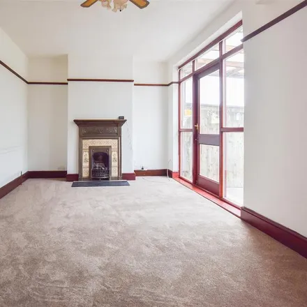 Image 2 - Sudbury Heights Avenue, London, UB6 0NF, United Kingdom - Townhouse for rent