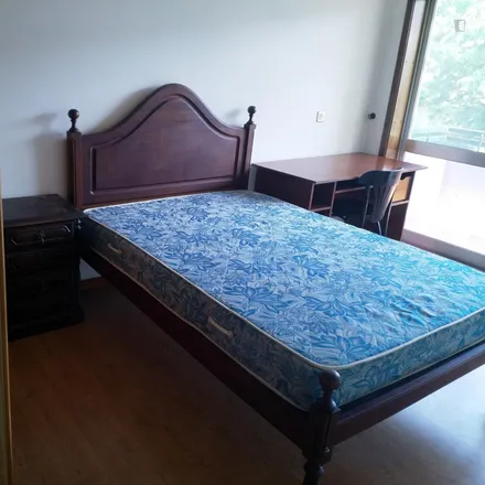 Rent this 3 bed room on Praça Diogo Cão in 4430-106 Vila Nova de Gaia, Portugal