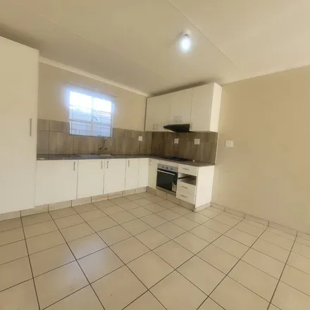 Image 5 - Level Street, Wentworth Park, Krugersdorp, 1739, South Africa - Apartment for rent