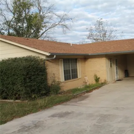 Image 4 - 615 East Pecan Street, Lometa, Lampasas County, TX 76853, USA - House for sale