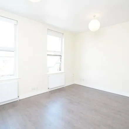 Image 5 - Thorne House, Brent Street, London, NW4 2DX, United Kingdom - Apartment for rent