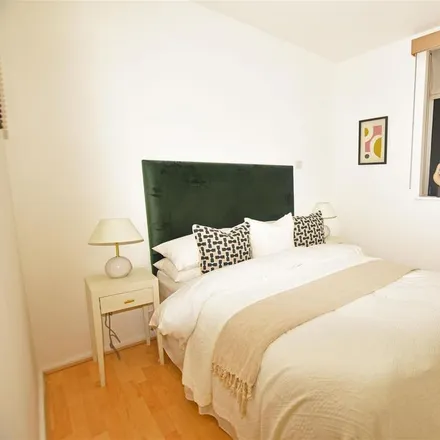 Image 5 - Point West, McLeod's Mews, London, SW7 4HP, United Kingdom - Apartment for rent