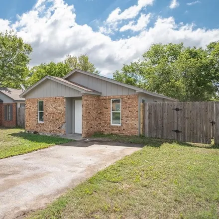 Image 2 - 2627 West Sycamore Avenue, Corsicana, TX 75110, USA - House for sale
