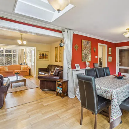 Image 2 - Clayton Way, London, UB8 3AL, United Kingdom - Duplex for sale