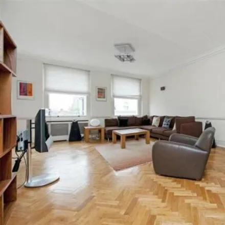 Image 5 - 35 Queen's Gate Gardens, London, SW7 5RR, United Kingdom - Room for rent