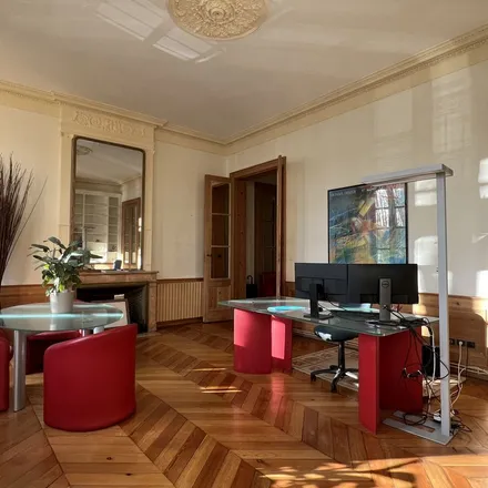 Rent this 3 bed apartment on 10 Cité de Nantes in 33000 Bordeaux, France