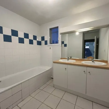 Rent this 4 bed apartment on 16 Rue de l'Hôtel de Ville in 81000 Albi, France