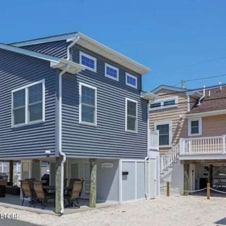 Rent this 2 bed house on 118 West Tide Way in Monterey Beach, Toms River