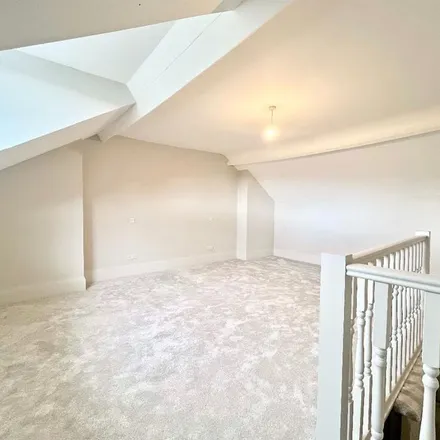 Rent this 3 bed townhouse on Warner Road in Sheffield, S6 4FY