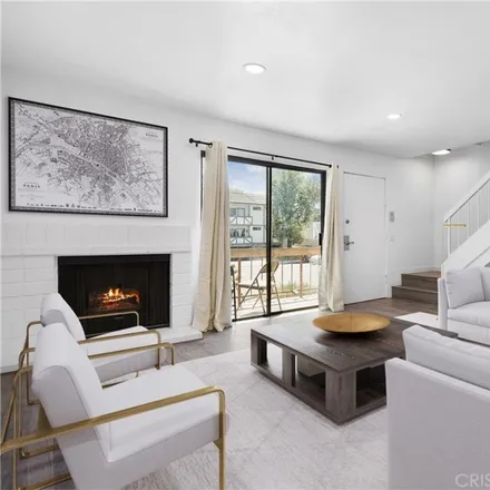 Image 1 - 14735 Victory Boulevard, Los Angeles, CA 91411, USA - Townhouse for sale
