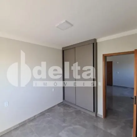 Buy this 2 bed apartment on Rua Venceslau Braz in Tubalina, Uberlândia - MG