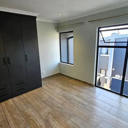 Image 2 - Foskoriet Avenue, Zwartkop, Gauteng, 0157, South Africa - Apartment for rent