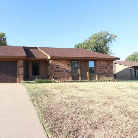Buy this 3 bed house on 2516 Manor Way in Clinton, OK 73601