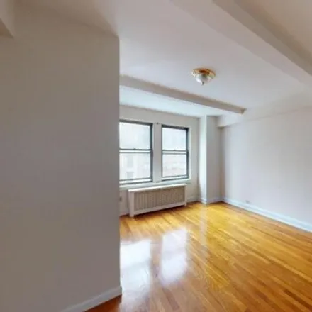 Image 2 - 301 E 38th St Apt 5F, New York, 10016 - Apartment for rent