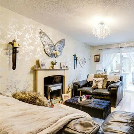 Image 2 - 4 Chertsey Close, Nottingham, NG3 3EX, United Kingdom - House for sale