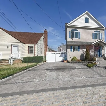 Buy this 5 bed house on 202 Euston Road South in Village of Garden City, NY 11530