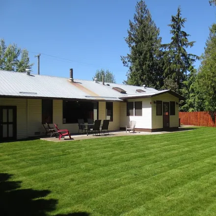 Rent this 4 bed house on Sicamous in BC V0E 2V4, Canada