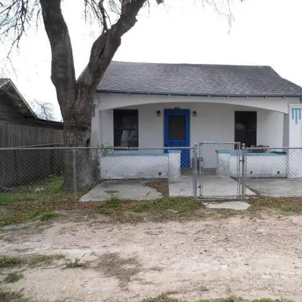 Buy this 3 bed house on 657 East North Street in Hebbronville, TX 78361