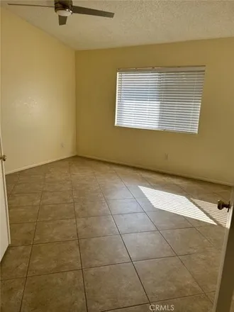 Image 3 - 13801 Galaxy Lane, Victorville, CA 92392, USA - House for rent